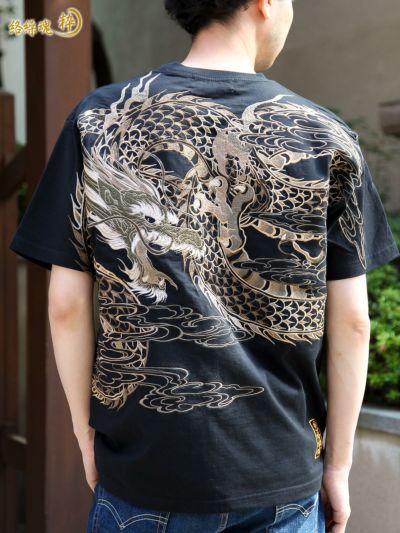 【絡繰魂・粋】<br>“新・巻龍”総刺繍Tシャツ