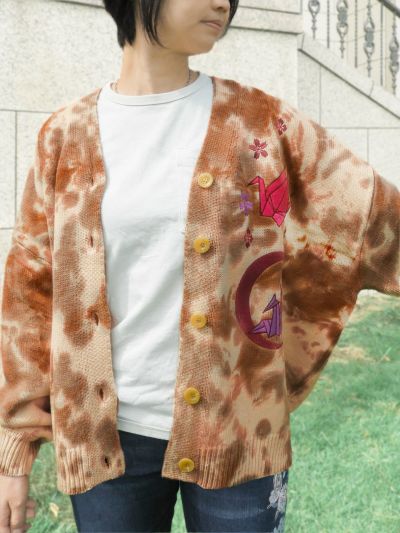 ≪50%OFF≫【雅結】<br>折り鶴刺繍 タイダイ染めニットカーディガン≪返品・取寄対応不可≫