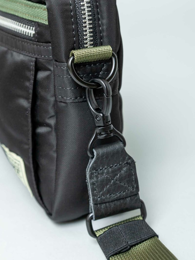 【AVIREX】FLIGHT NYLON BOX SHOULDER BAG