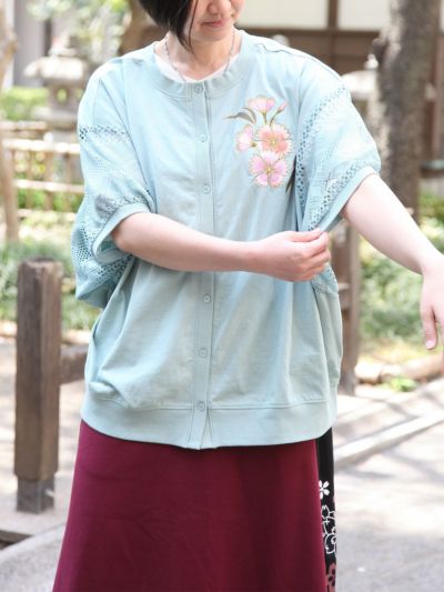 ≪20%OFF≫【雅結】<br>撫子刺繍 袖レース2WAYドルマンカーデ≪返品・取寄対応不可≫