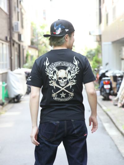 【VANSON】<br>“スカルファイヤー”刺繍入りTシャツ