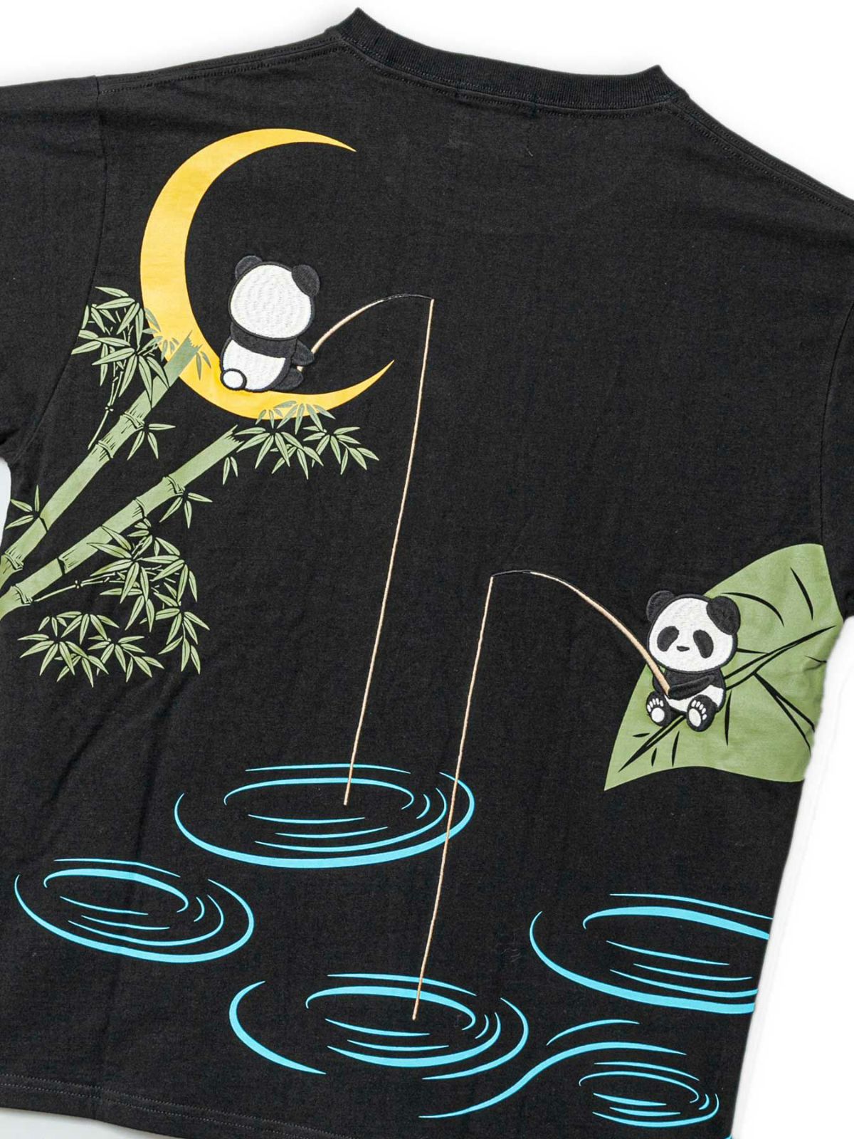 ＜予約＞【PANDIESTA JAPAN】“夜釣り熊猫”刺繍入りTシャツ
