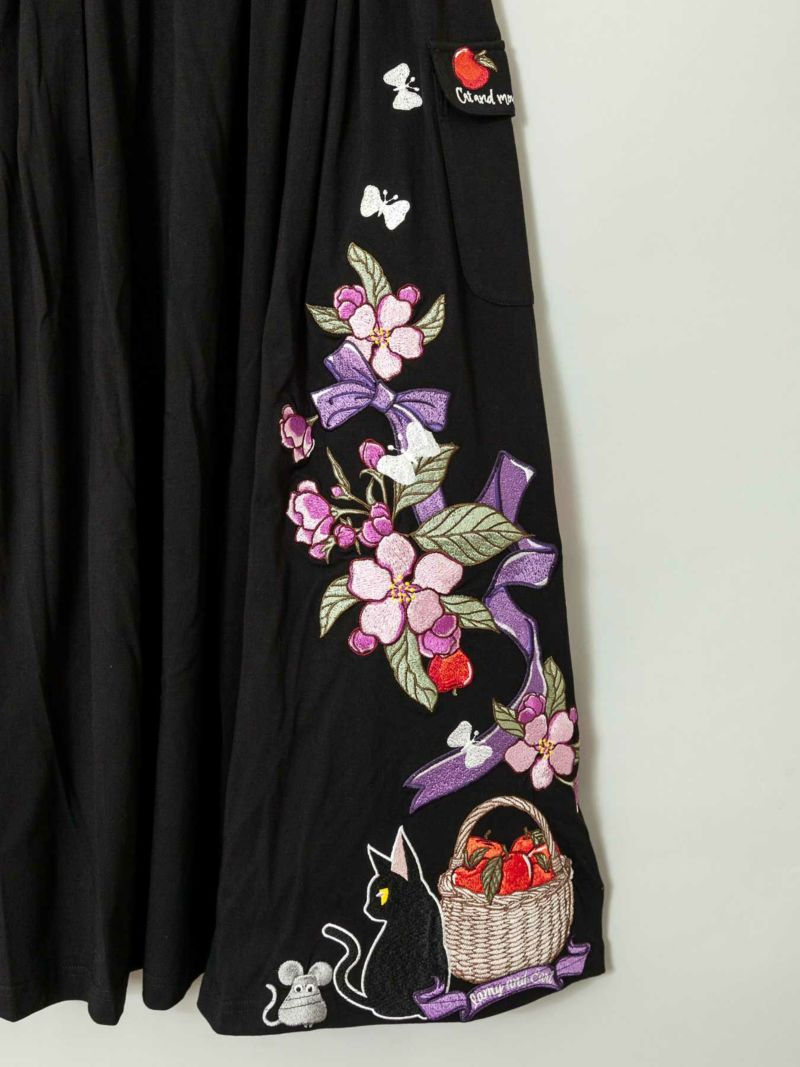 ＜予約＞【LiN】“林檎狩り”総刺繍ロングカーゴスカート