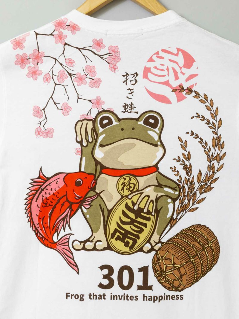 ＜予約＞【参丸一】“幸福を呼ぶ招き蛙”刺繍入りプリントTシャツ