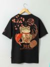 ＜予約＞【参丸一】“幸福を呼ぶ招き蛙”刺繍入りプリントTシャツ