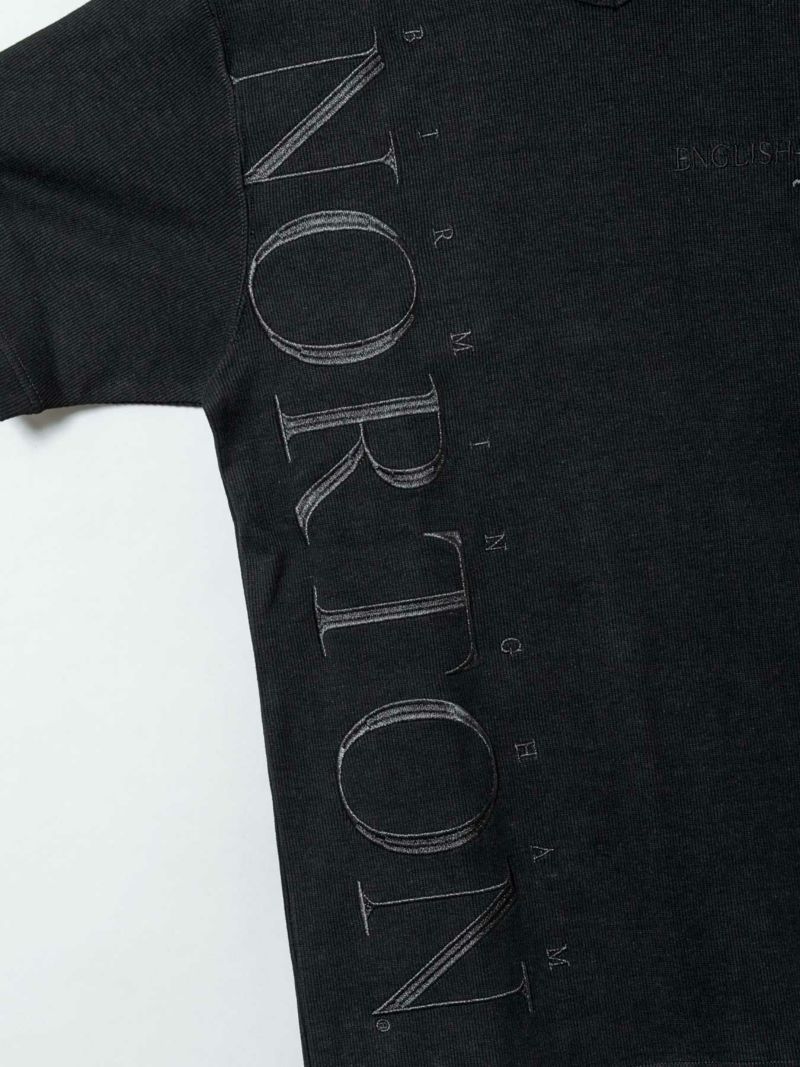 【Norton】ブラックロゴ 総刺繍VネックテレコTシャツ