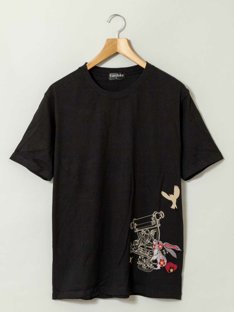 【黒菟華】“surveying instrument”プリントTシャツ