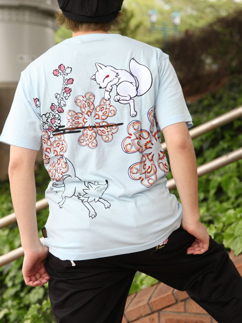 【今昔 -KON-JAKU-】“狼ちゃんに華文様を添えて”刺繍入りTシャツ