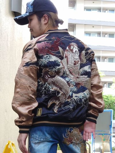 【絡繰魂・粋】<br>“夫婦鯉 豪翔”総刺繍リバーシブルスカジャン