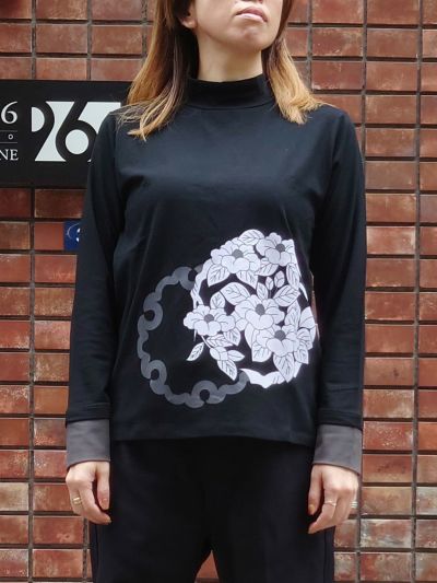 ≪40%OFF≫【雅結】<br>雪輪と椿プリント モックネックロンT≪返品・取寄対応不可≫