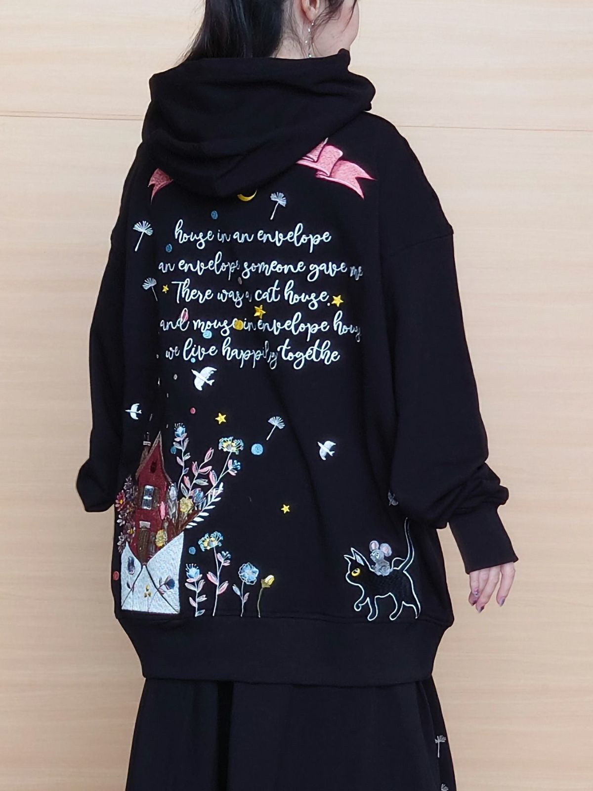 【LiN】“封筒の中の家”総刺繍プルパーカー