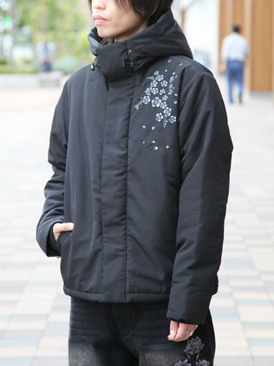 ≪20%OFF≫【絡繰魂】<br>“冬桜”総刺繍 中綿ジャケット≪返品・取寄対応不可≫