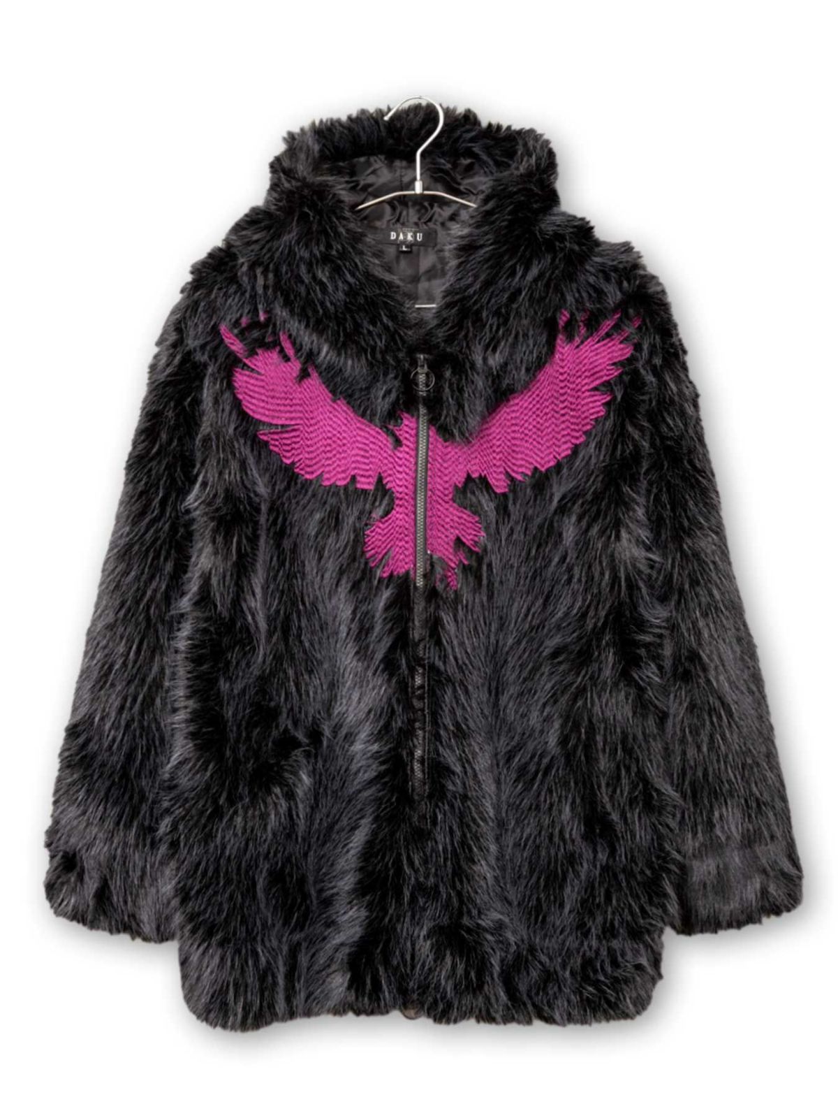 【DAKU】<br>“カラス”総刺繍フェイクファーパーカー