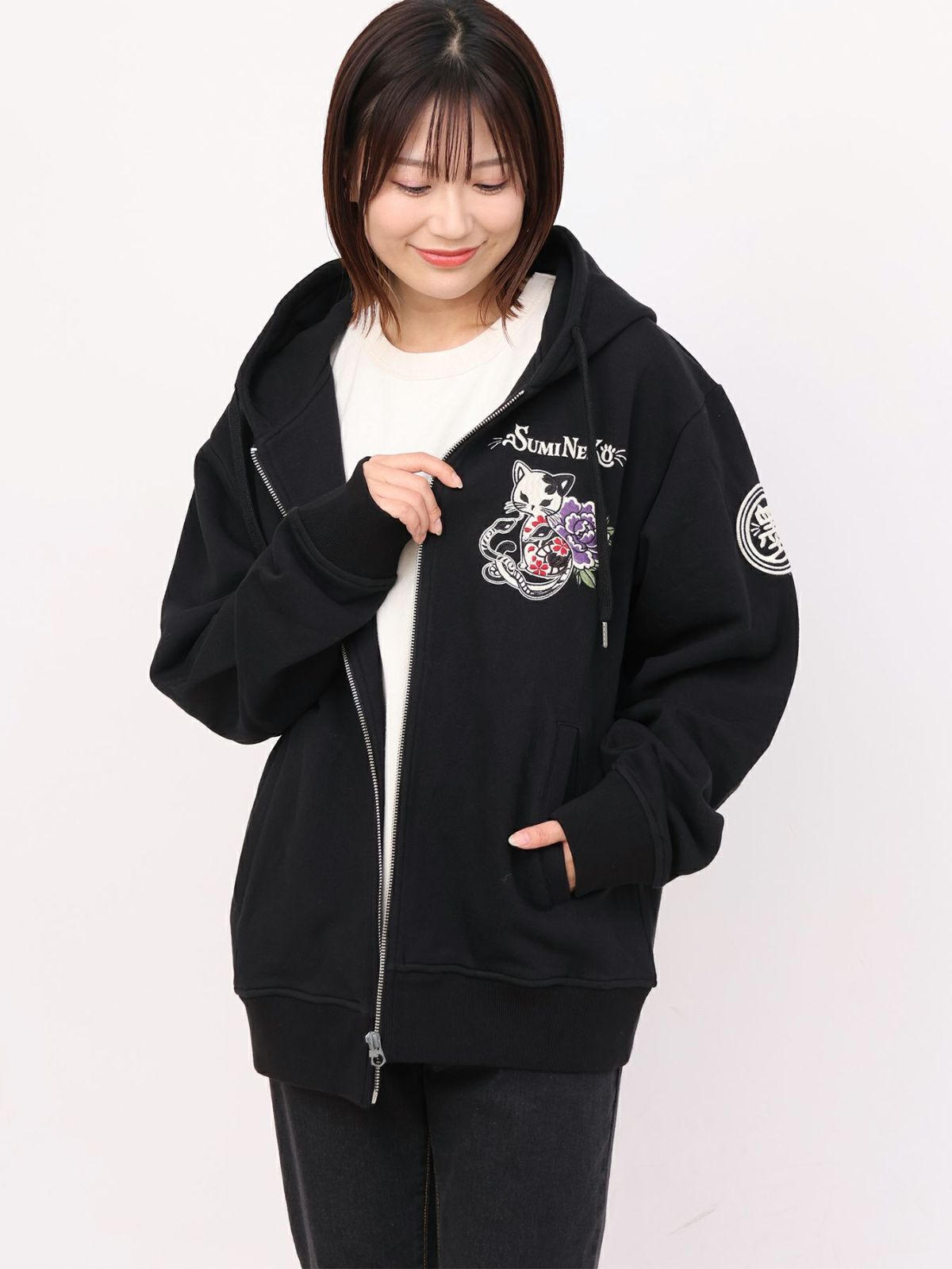 【SUMINEKO】“干支のヘビネコ”総刺繍ZIPパーカー