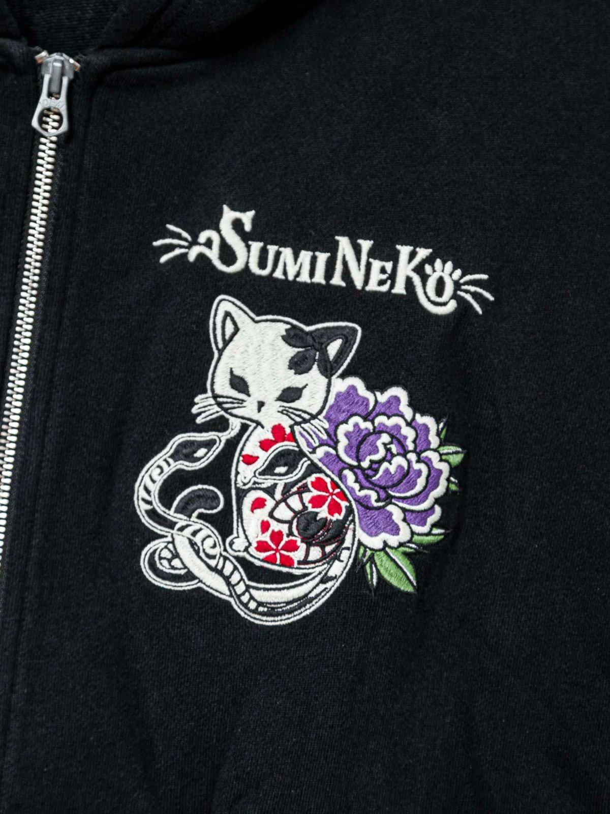 【SUMINEKO】“干支のヘビネコ”総刺繍ZIPパーカー