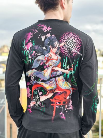【抜刀娘】<br>“妃那：妖炎”刺繍入りプリントロンT