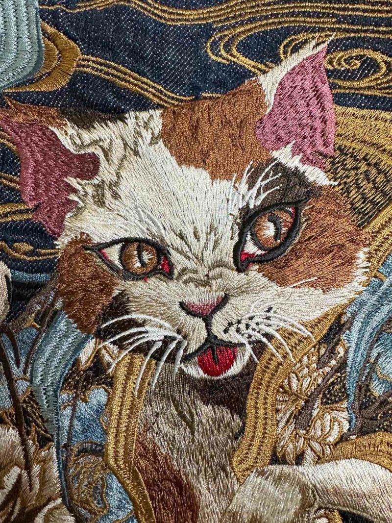 【絡繰魂・粋】“猫又羽衣”総刺繍デニムパンツ