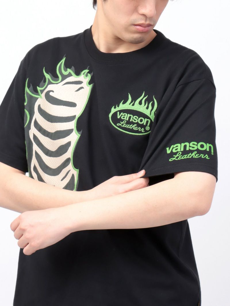 【VANSON】“FIRE BORN”刺繍入りTシャツ〔別注〕