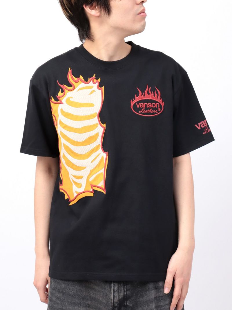 【VANSON】“FIRE BORN”刺繍入りTシャツ〔別注〕