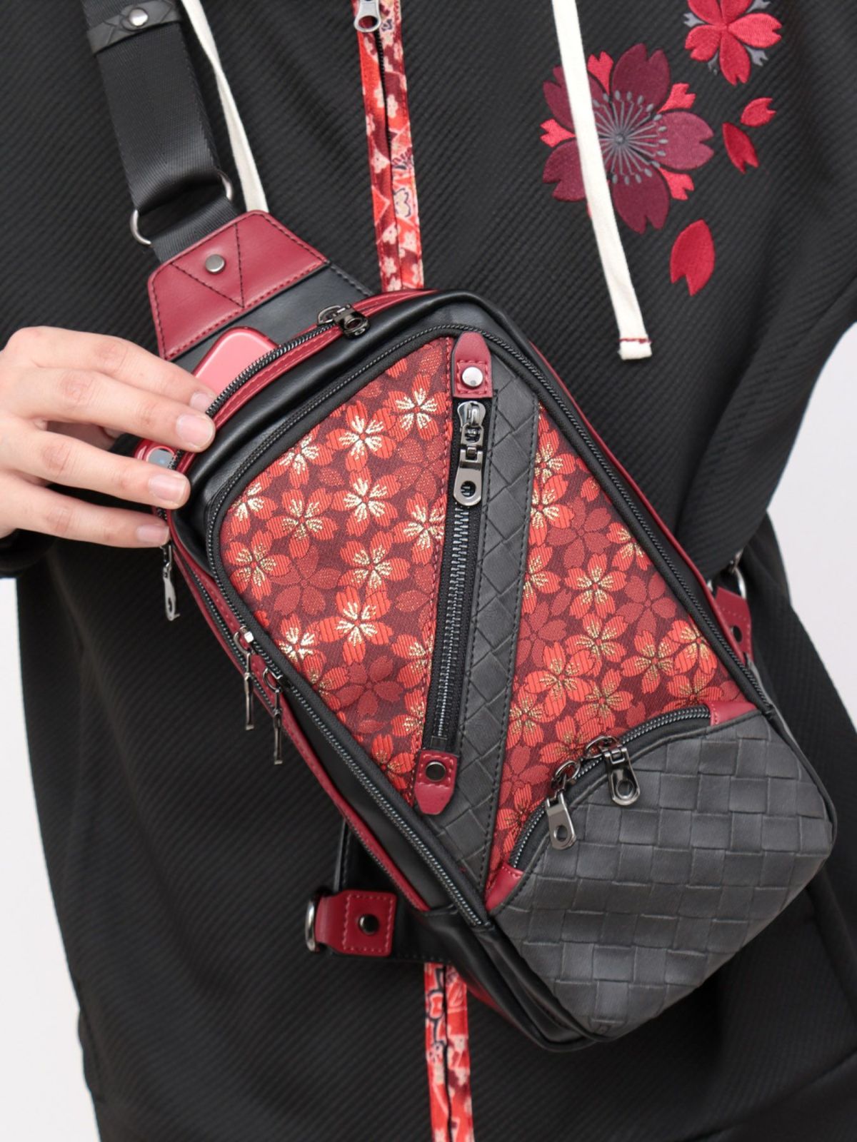 【雅結】桜柄金襴織物遣い 縦型ボディバッグ