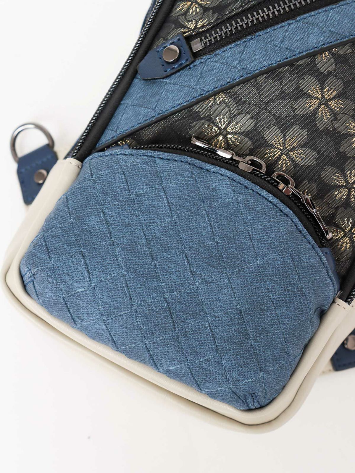 【雅結】桜柄金襴織物遣い 縦型ボディバッグ