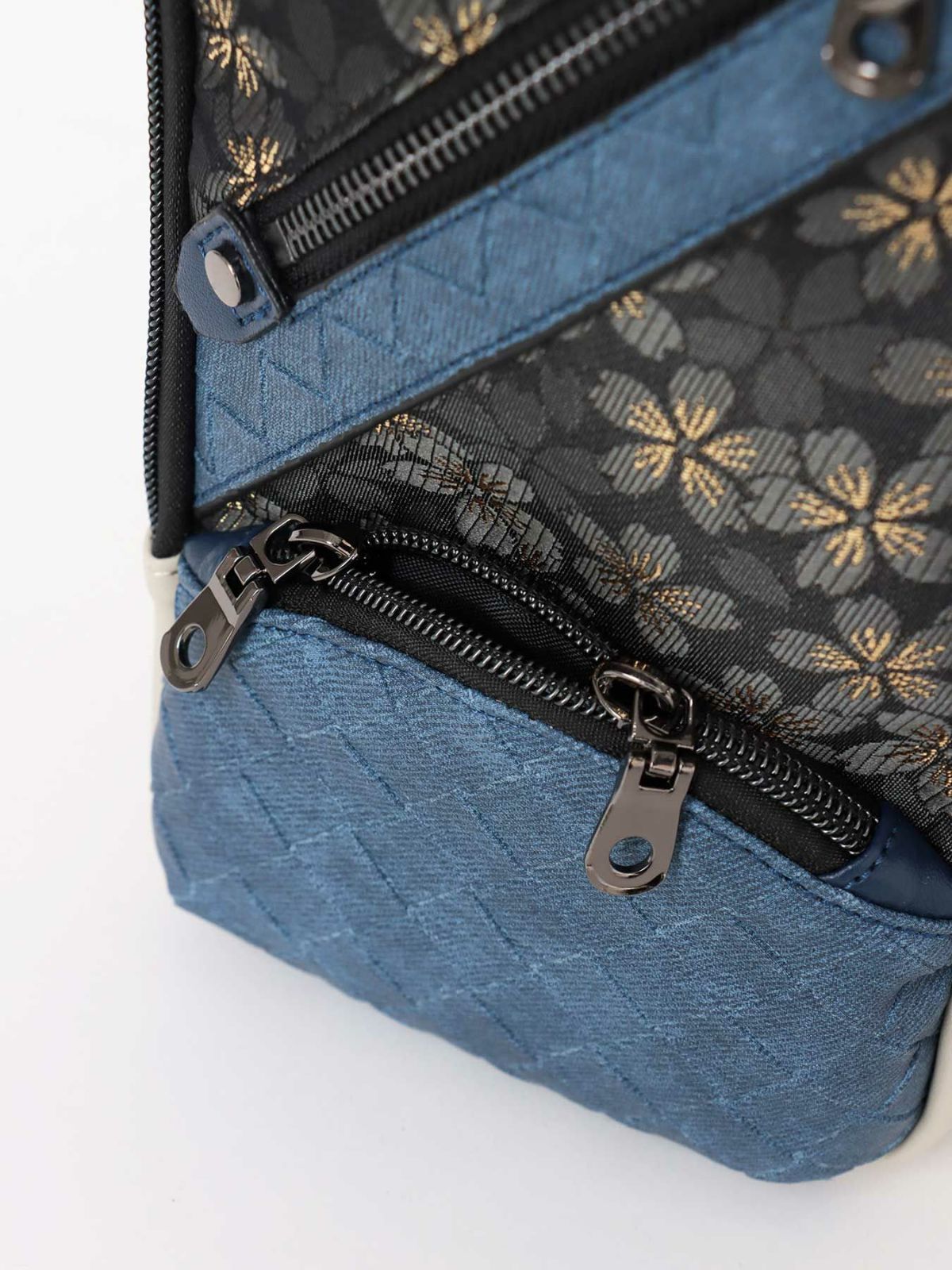 【雅結】桜柄金襴織物遣い 縦型ボディバッグ