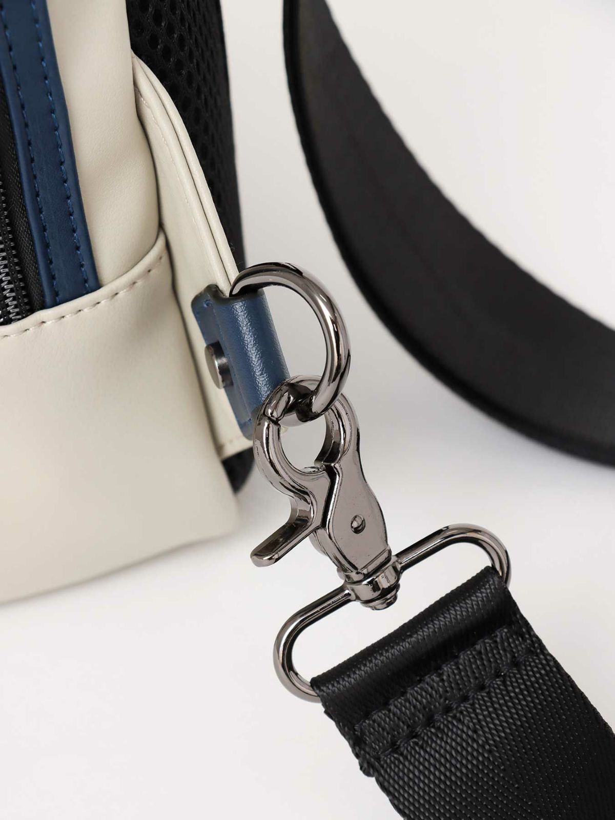 【雅結】桜柄金襴織物遣い 縦型ボディバッグ