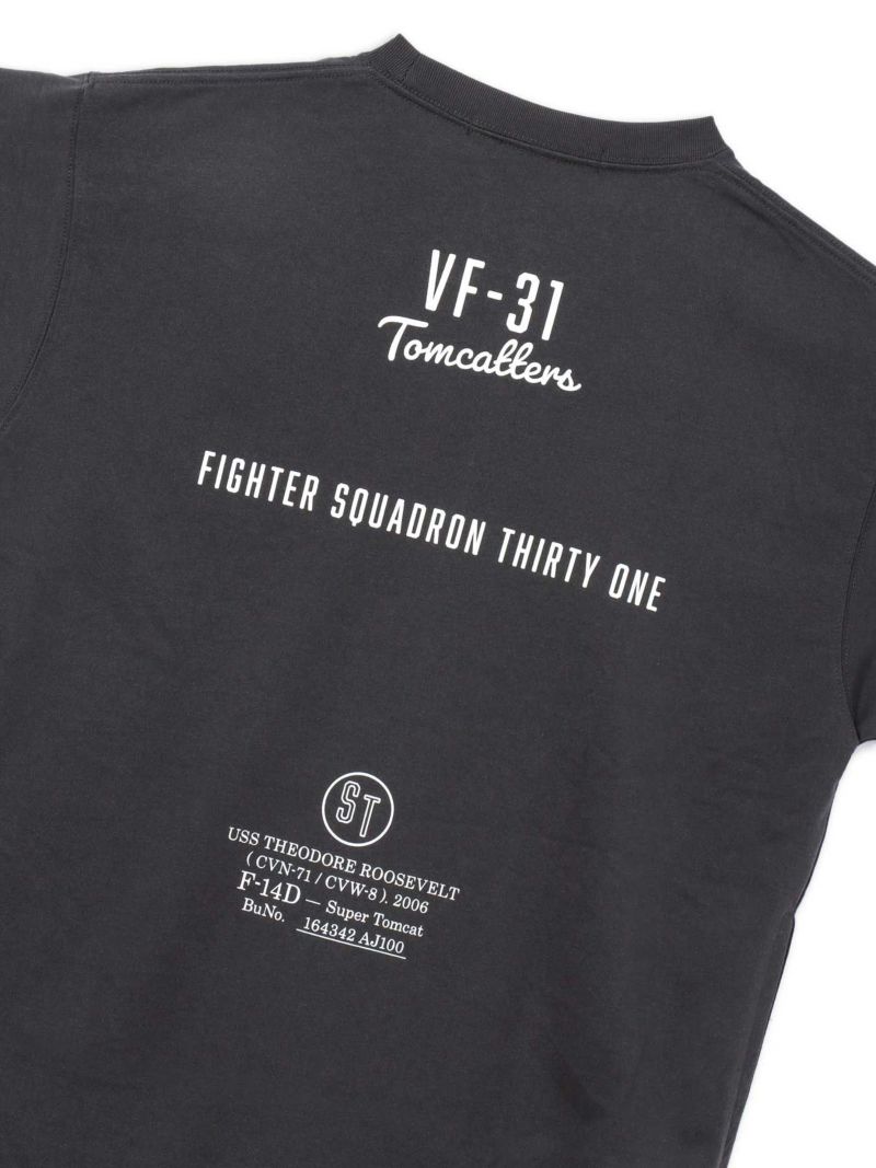 【AVIREX】LEATHER PATCHED VARSITY T-SHIRT＜50th Anniversary＞