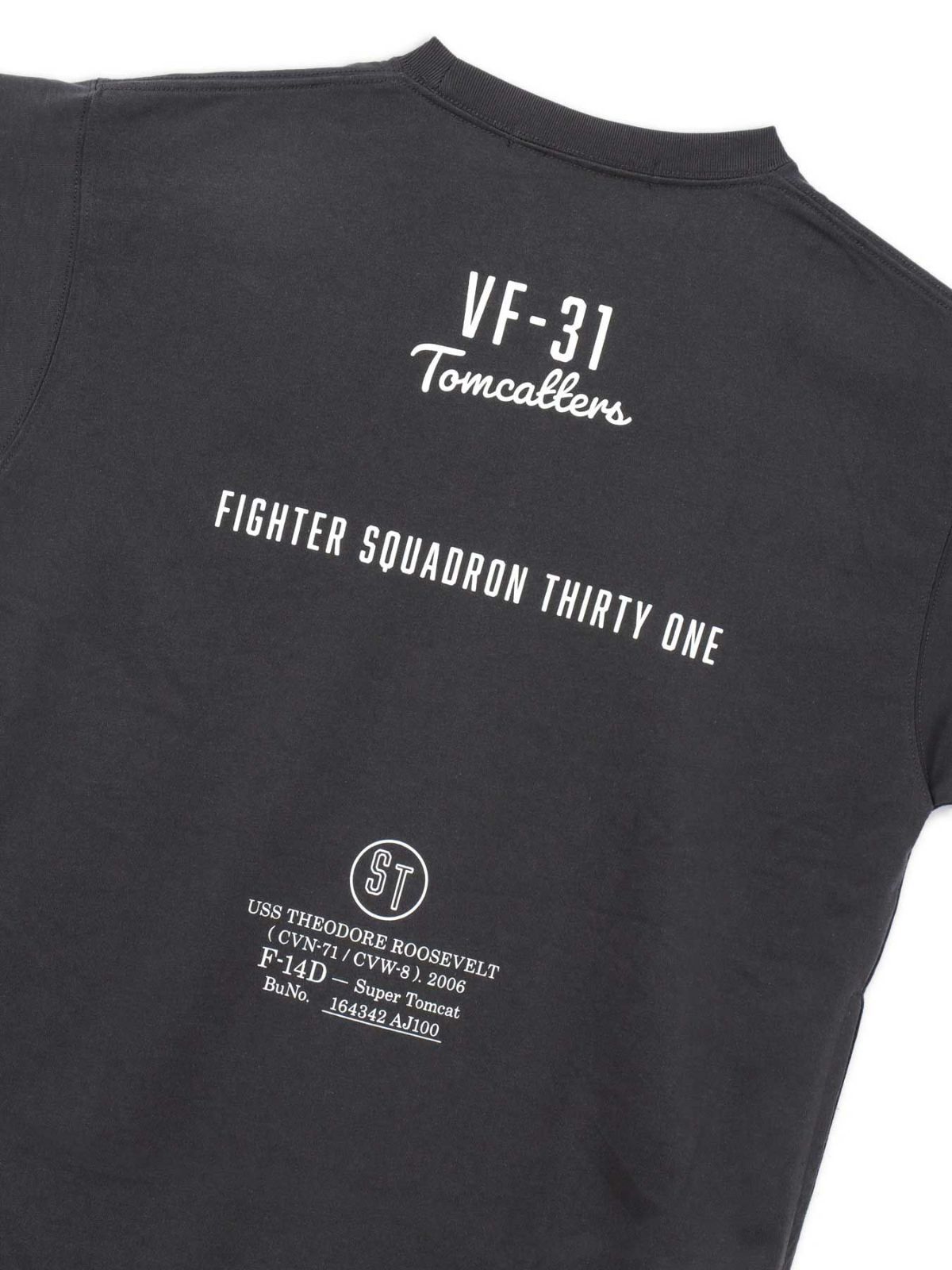 【AVIREX】LEATHER PATCHED VARSITY T-SHIRT＜50th Anniversary＞