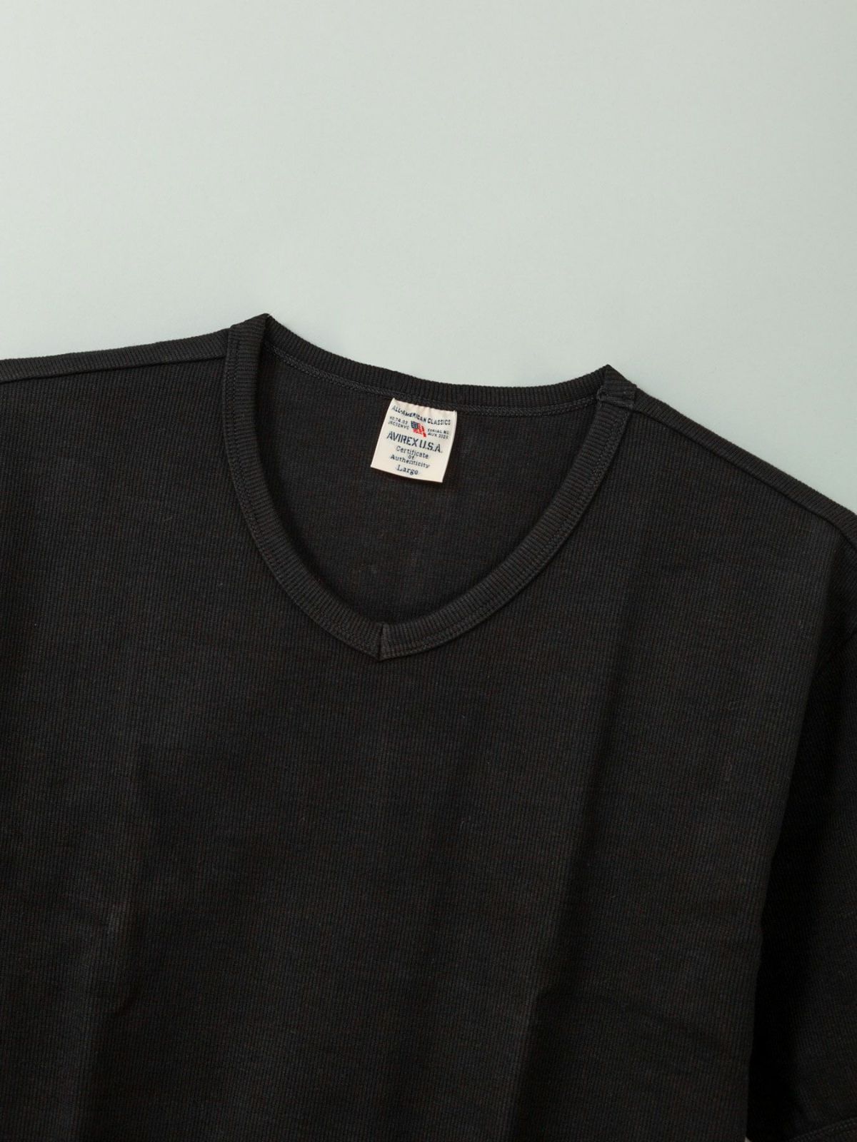 【AVIREX】DAILY V-NECK T-SHIRT