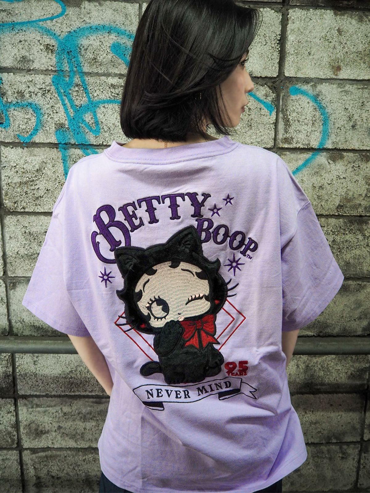 【BETTY BOOP】“黒猫ベイビーベティ”総刺繍Tシャツ