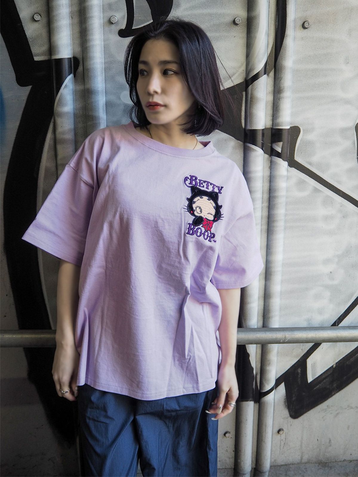 【BETTY BOOP】“黒猫ベイビーベティ”総刺繍Tシャツ