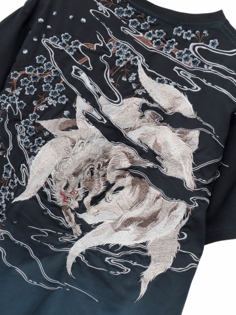【絡繰魂・粋】“枝垂れ桜と九尾の狐”総刺繍 段染めグラデーションTシャツ