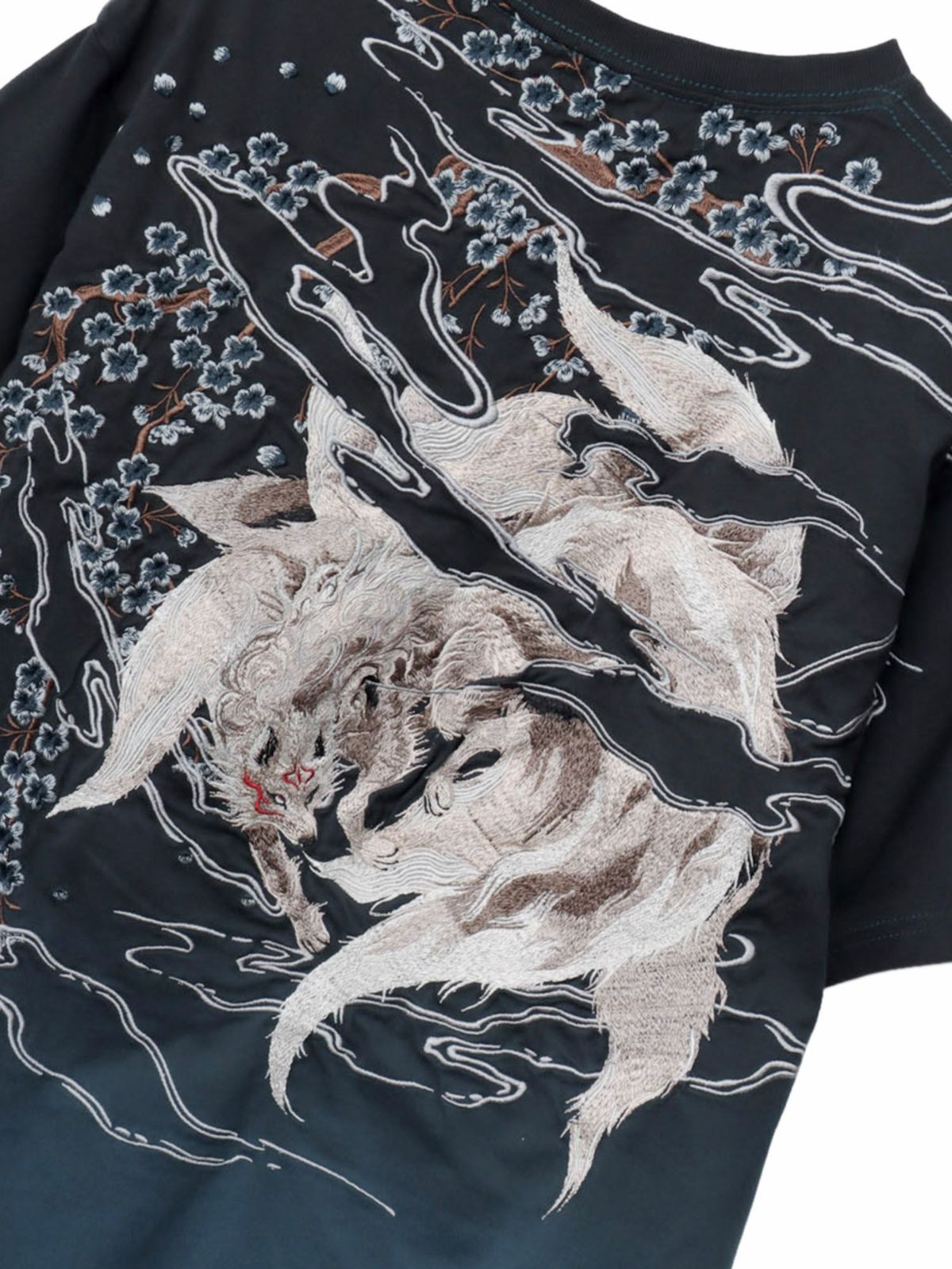 【絡繰魂・粋】“枝垂れ桜と九尾の狐”総刺繍 段染めグラデーションTシャツ