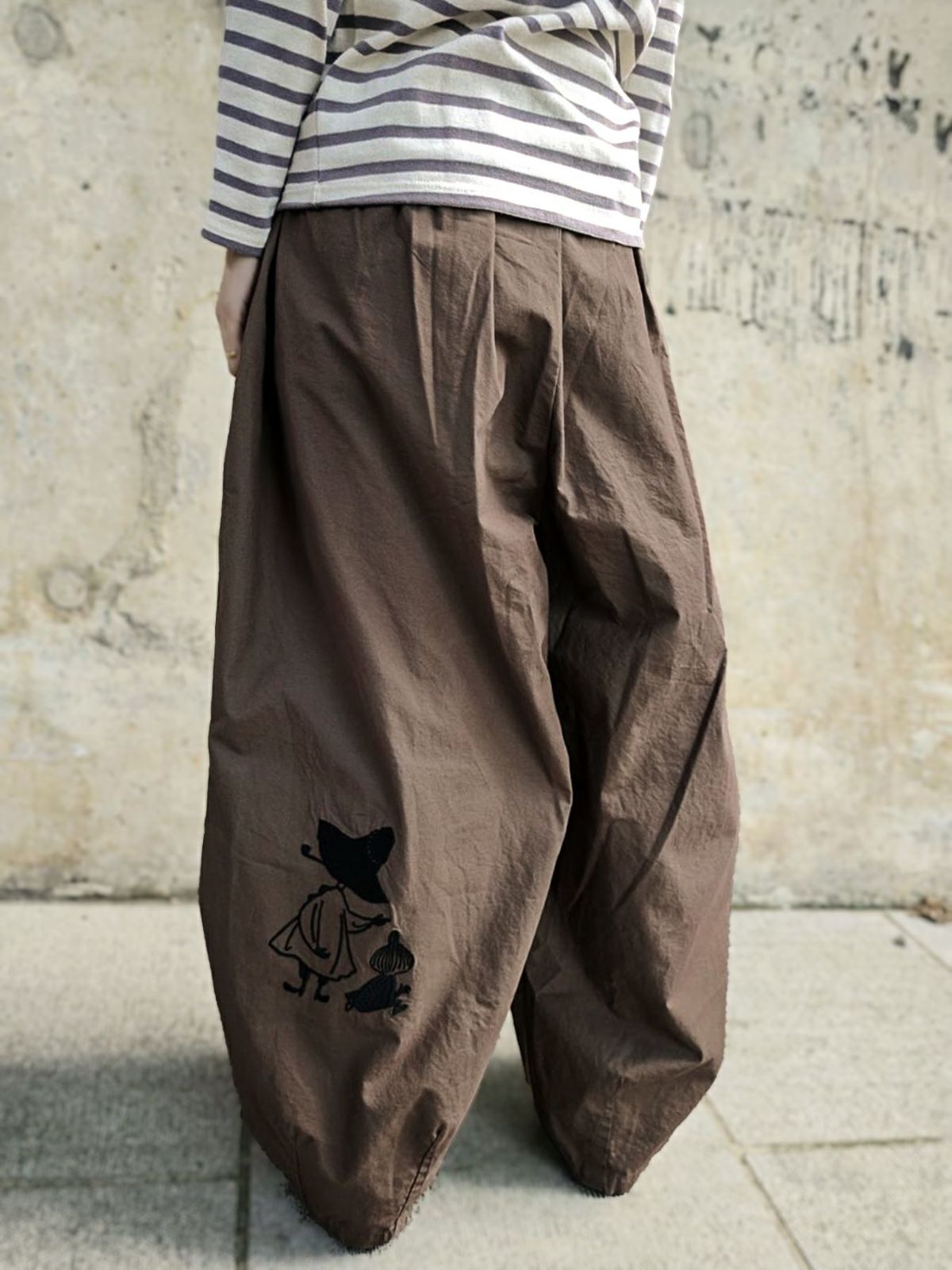 【JUICY×MOOMIN】“ムーミン村の仲間たち”総刺繍バルーンパンツ〔別注〕