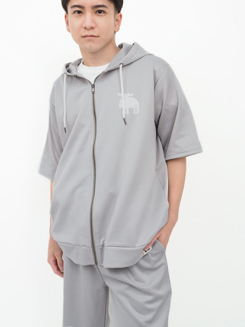 【moz】エルクサガラ刺繍入りジャージ素材 半袖ZIPパーカー〔別注〕