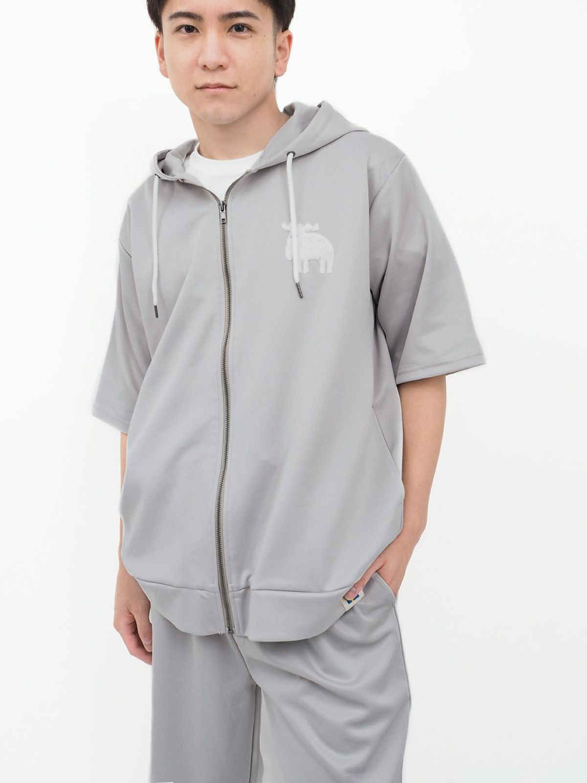 【moz】エルクサガラ刺繍入りジャージ素材 半袖ZIPパーカー〔別注〕