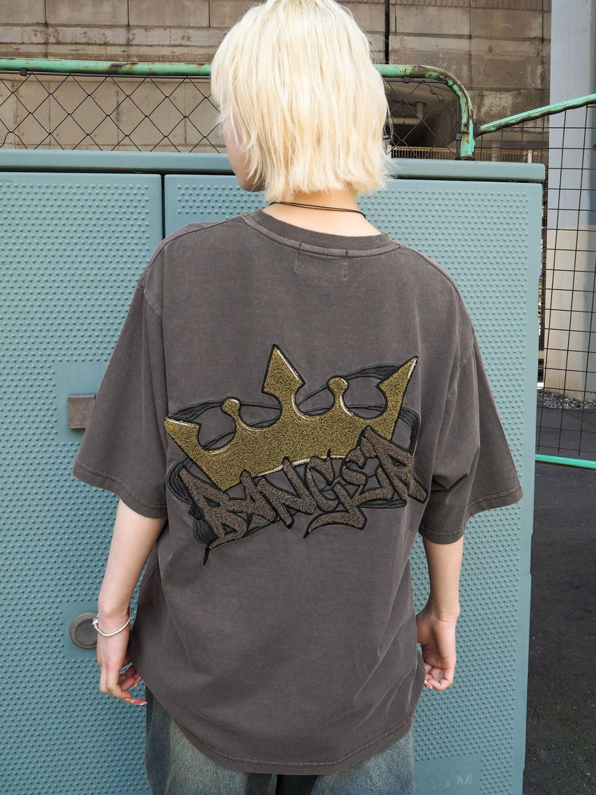 【BANGER】“クラウン”サガラ刺繍入りTシャツ