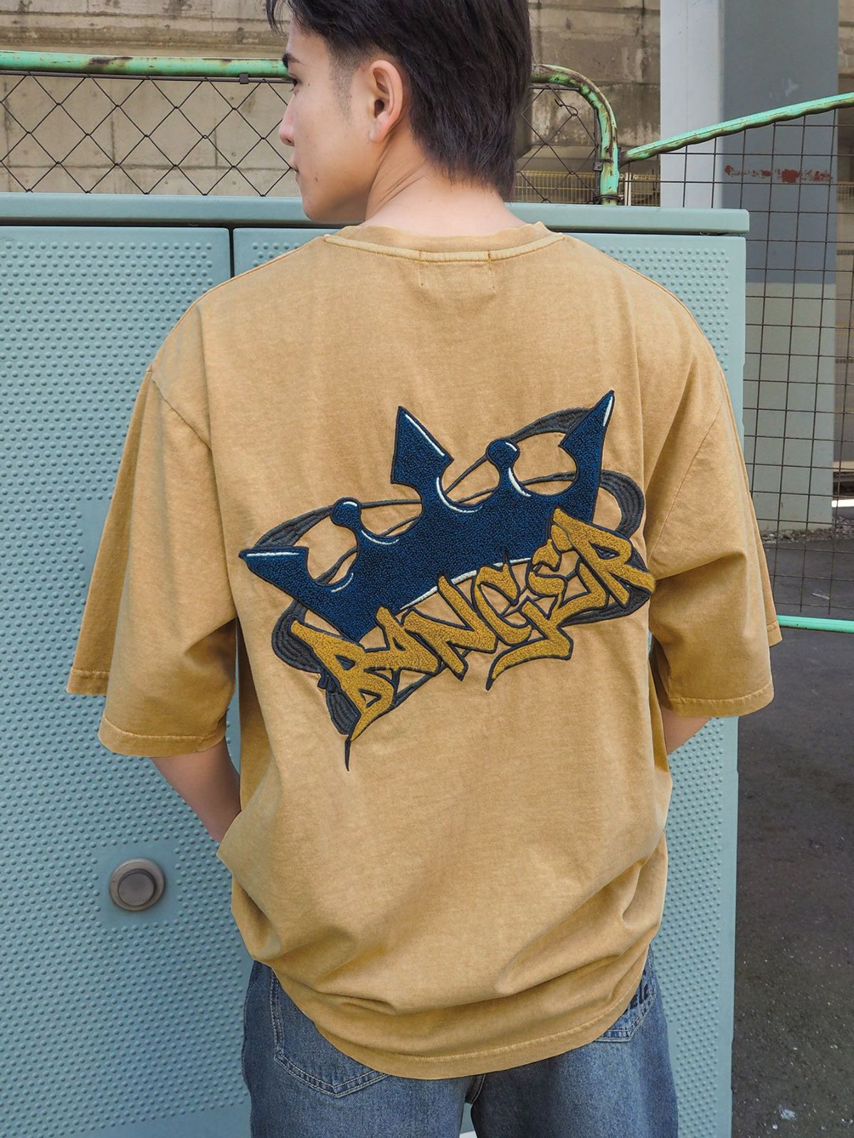 【BANGER】“クラウン”サガラ刺繍入りTシャツ