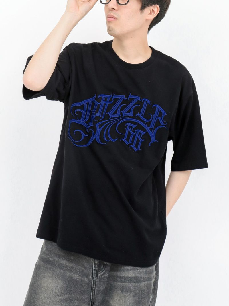 【DAZZLE】フロントロゴ刺繍Tシャツ
