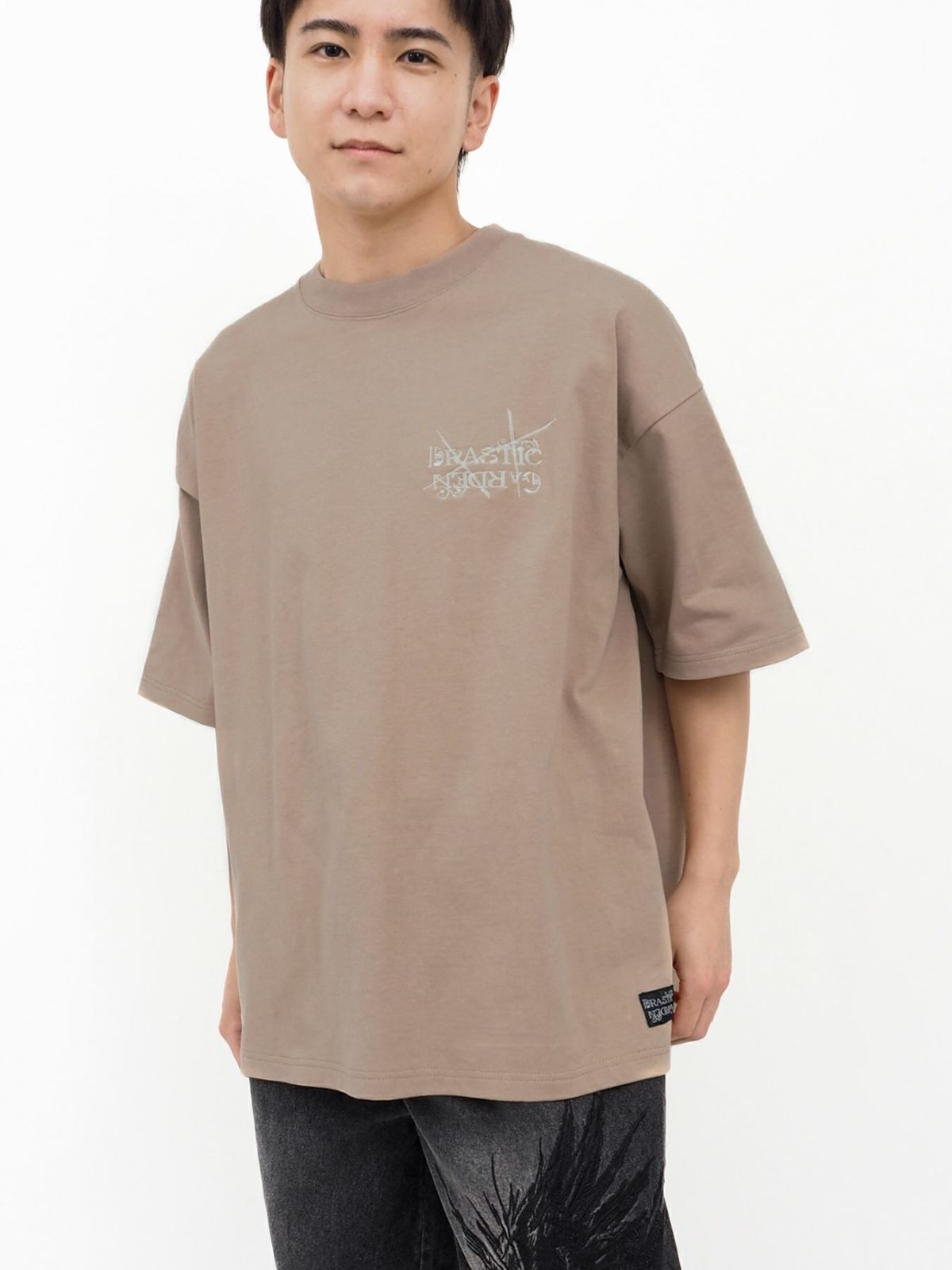 【DRASTIC GARDEN】“フェザーダリア”総刺繍Tシャツ