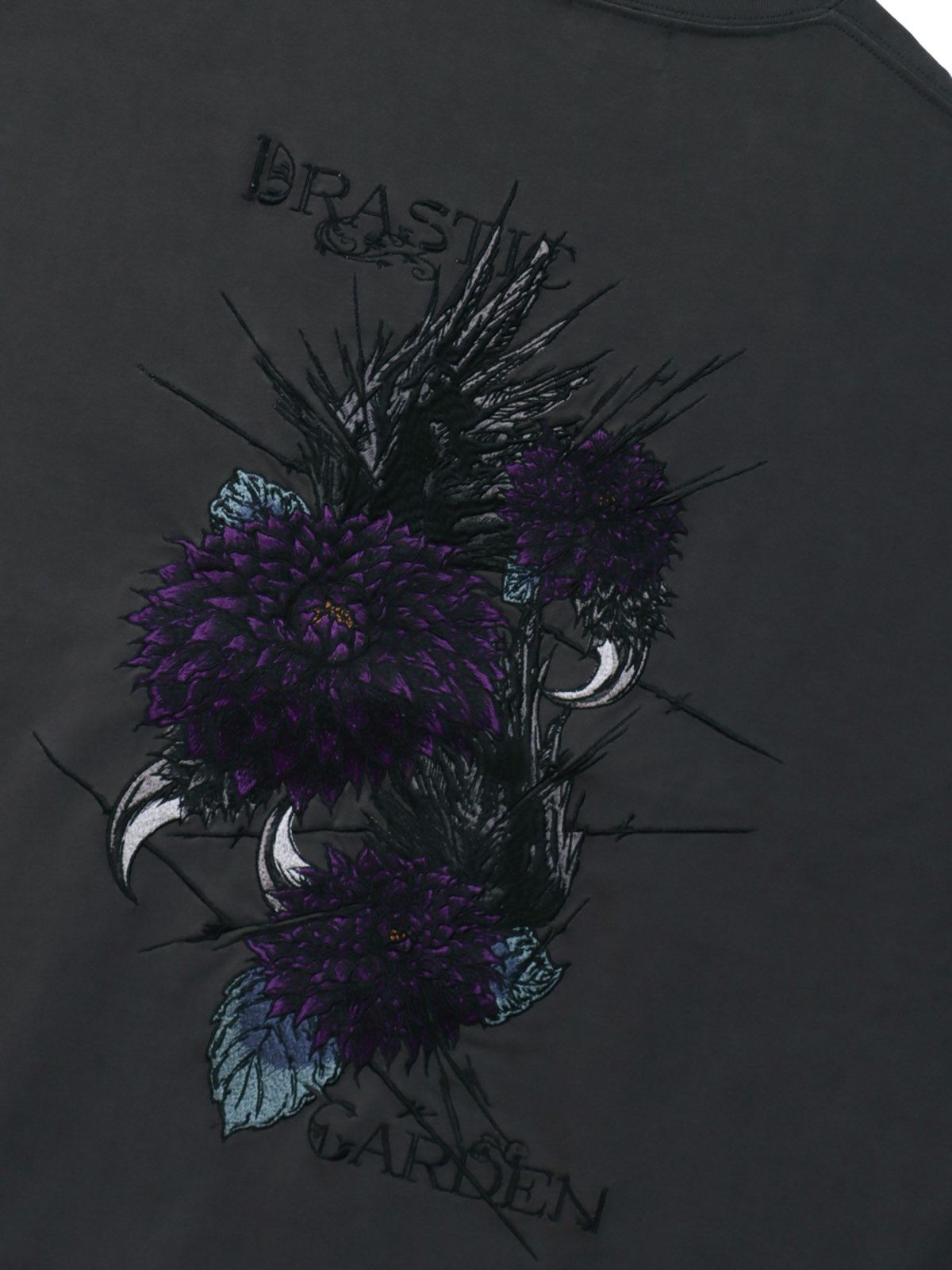 【DRASTIC GARDEN】“フェザーダリア”総刺繍Tシャツ