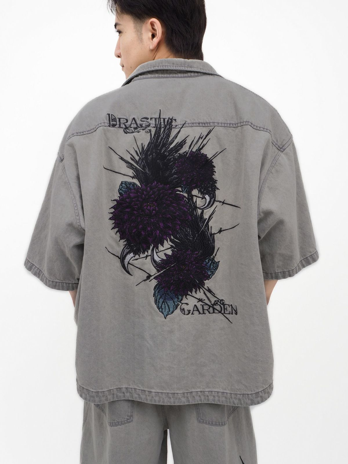 【DRASTIC GARDEN】“フェザーダリア”総刺繍 半袖デニムシャツ