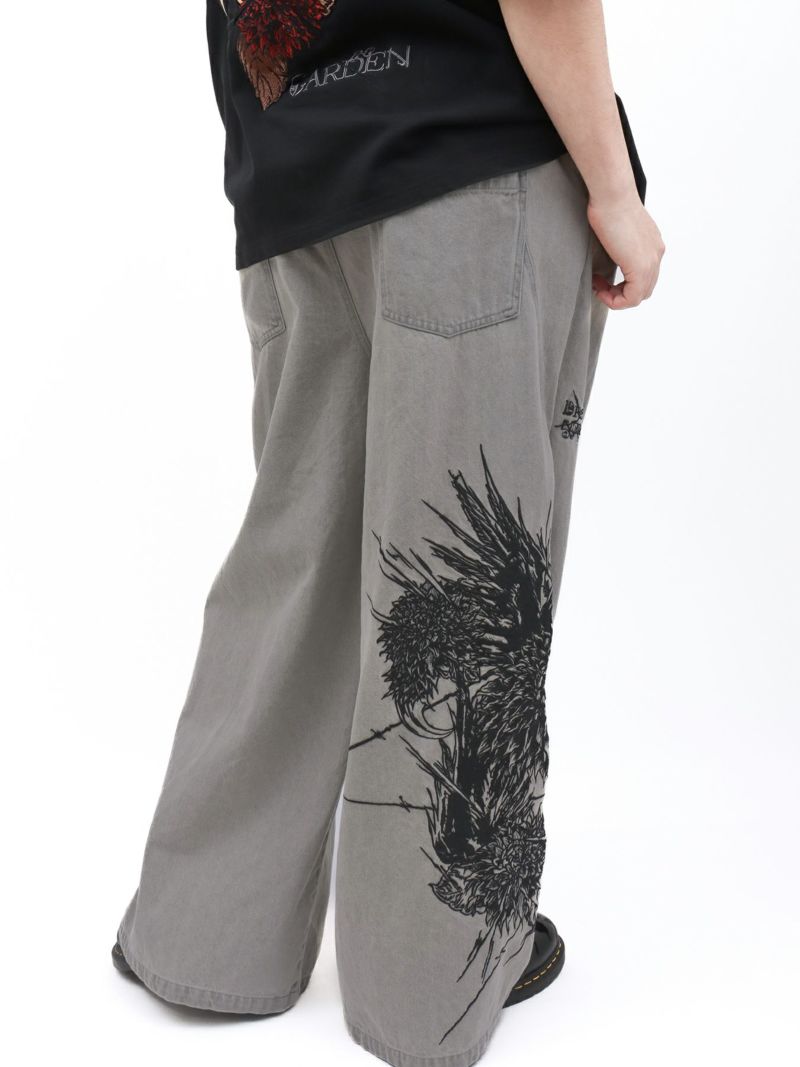 【DRASTIC GARDEN】“フェザーダリア”総刺繍デニムバギーパンツ