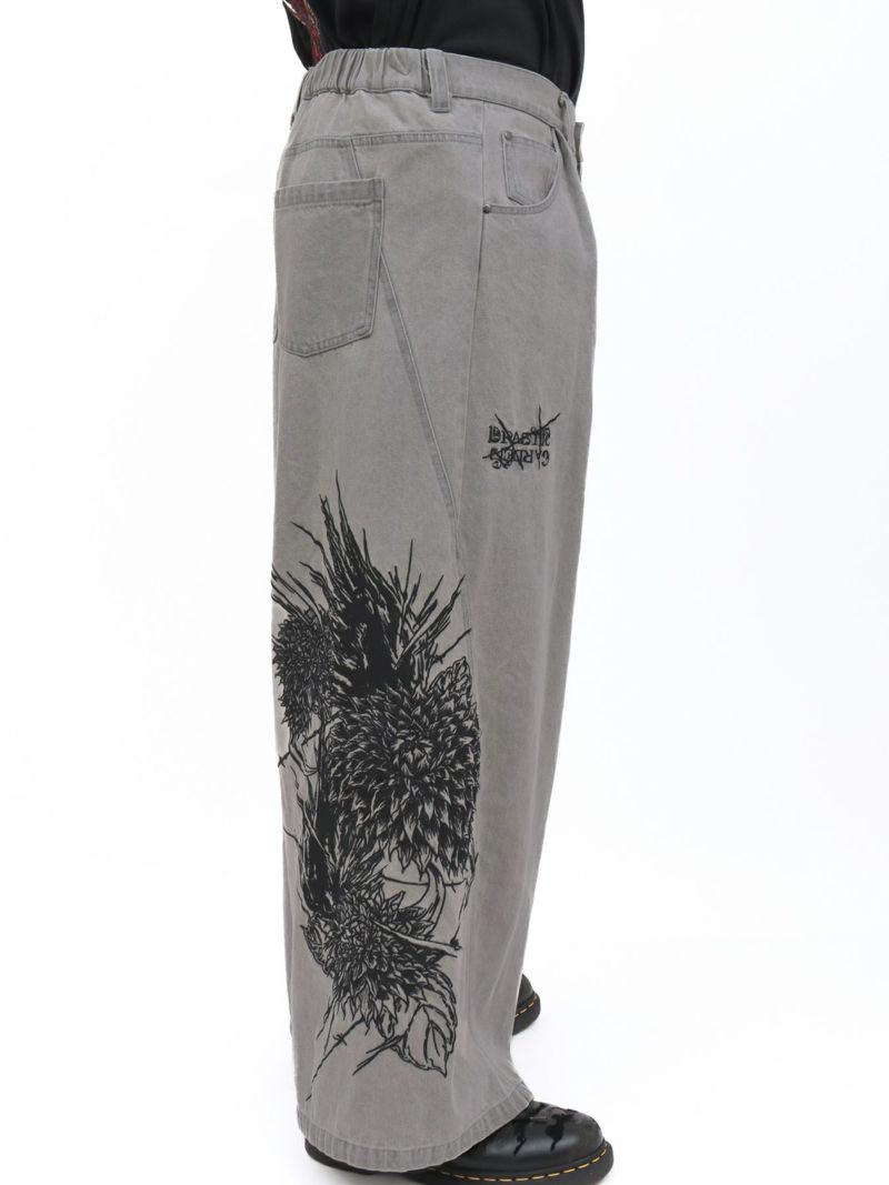 【DRASTIC GARDEN】“フェザーダリア”総刺繍デニムバギーパンツ