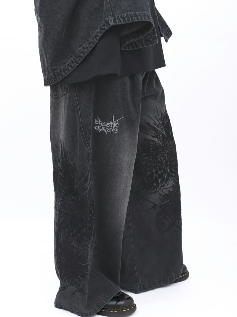 【DRASTIC GARDEN】“フェザーダリア”総刺繍デニムバギーパンツ