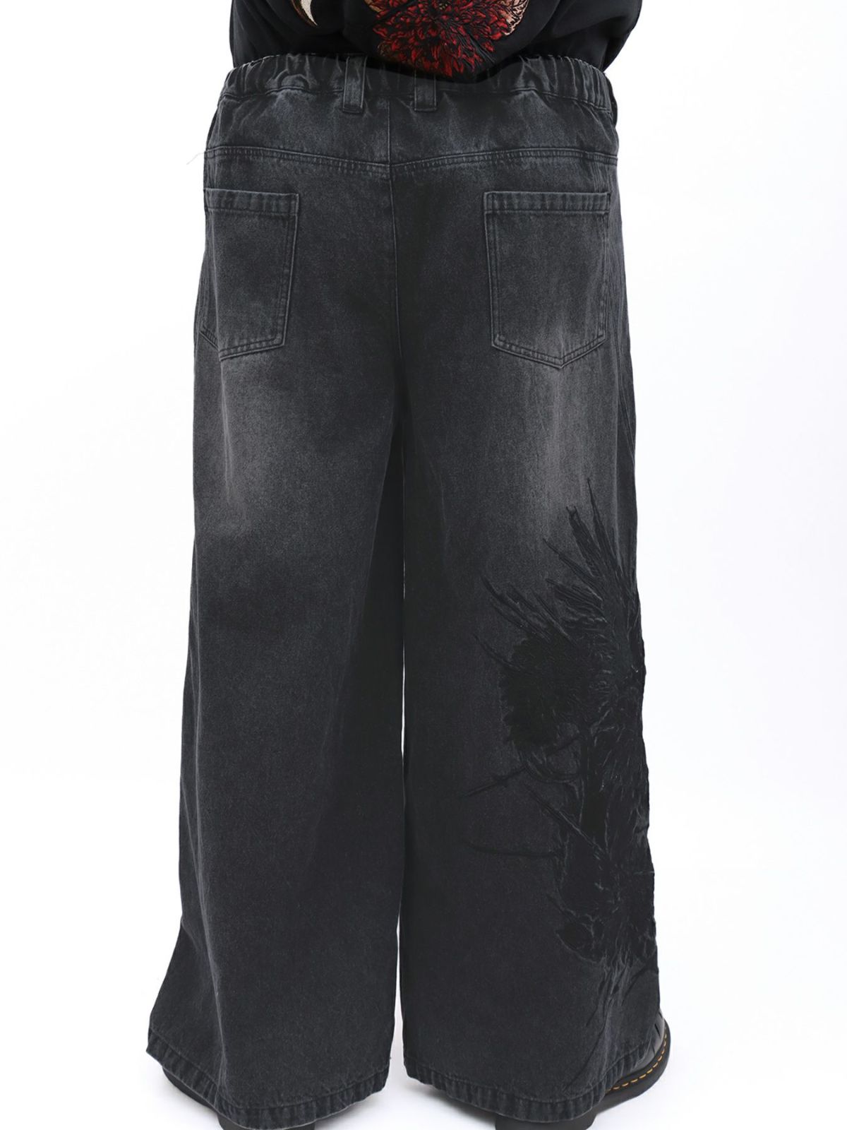 【DRASTIC GARDEN】“フェザーダリア”総刺繍デニムバギーパンツ