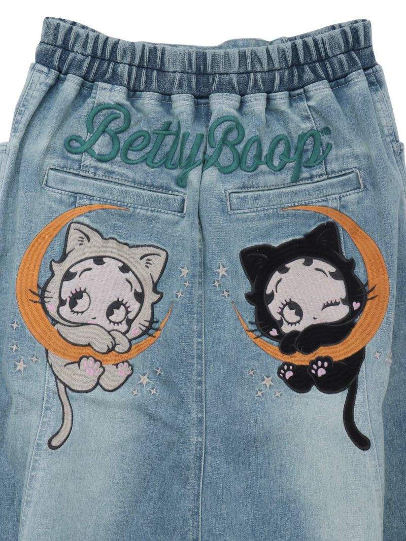【BETTY BOOP】“黒猫&白猫ベイビーベティ”総刺繍ストレッチデニム切替ロングスカート〔別注〕