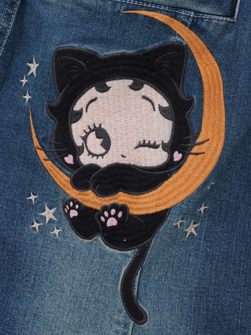 【BETTY BOOP】“黒猫&白猫ベイビーベティ”総刺繍ストレッチデニム切替ロングスカート〔別注〕