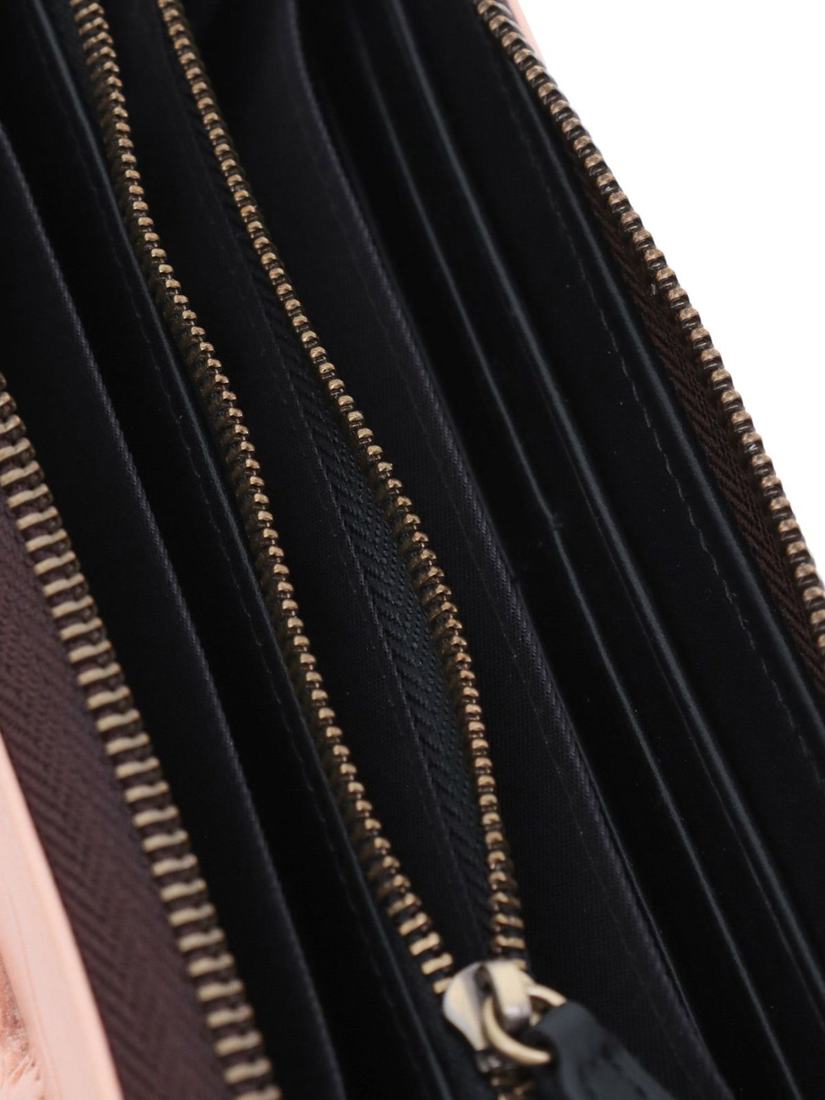 【絡繰魂・粋】“龍神”エンボス加工レザーロングウォレット